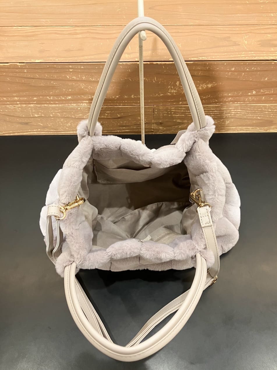 みなこさんの「SHOO･LA･RUE｜【高レビュー/2WAY】きれい見えで上品な ストライプファートートバッグ」を使ったコーディネート