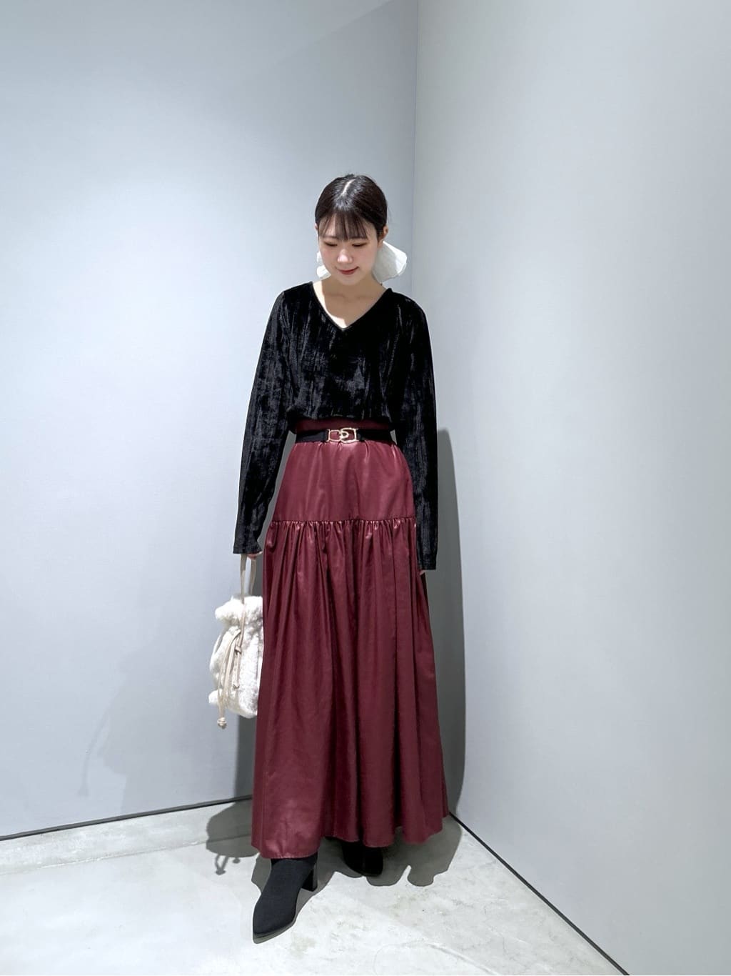 Renoさんの「INDIVI｜レザーライクマキシスカート」を使ったコーディネート
