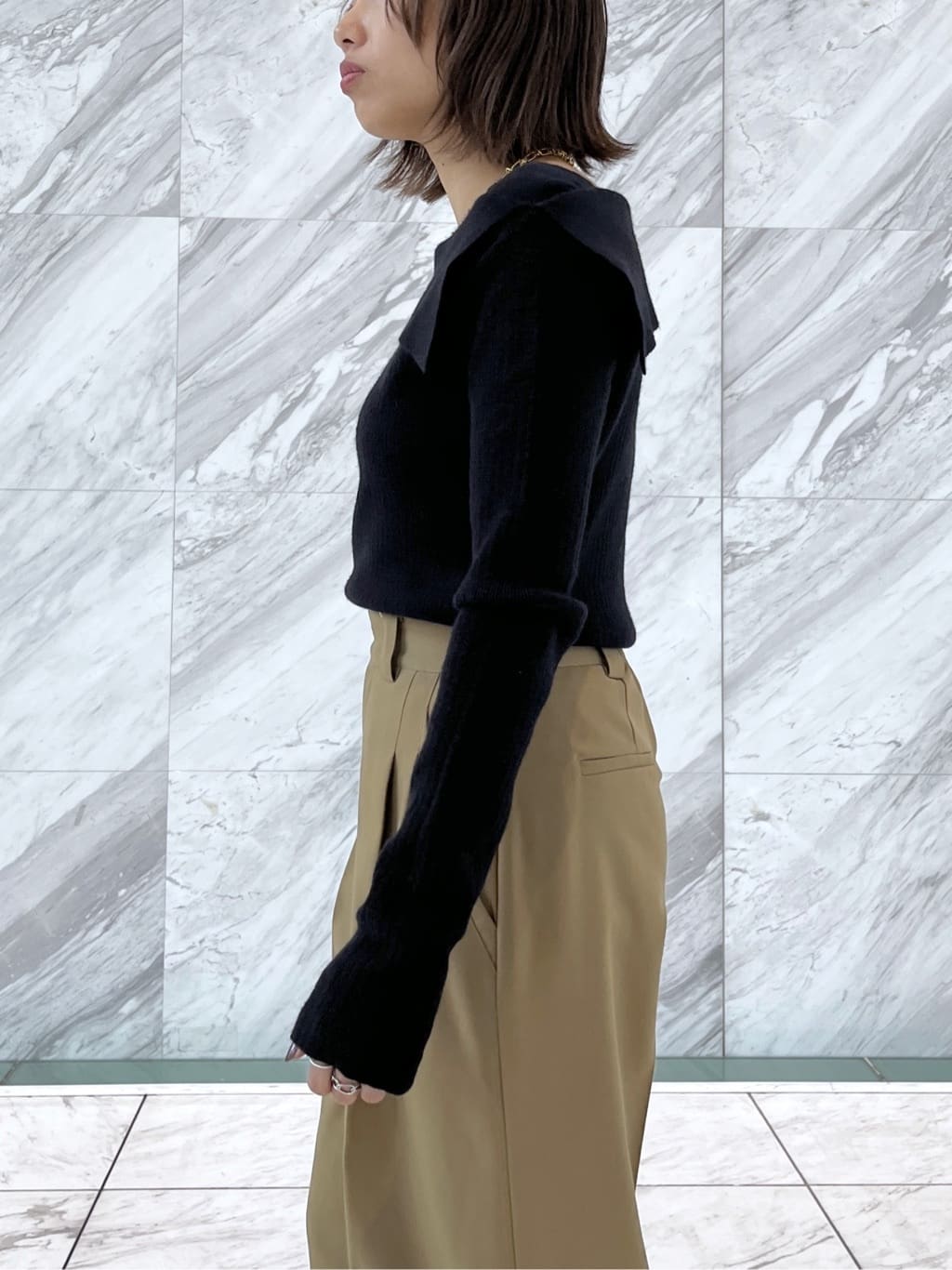 Harukaさんの「INDIVI｜【再入荷】アシメオフショルニット」を使ったコーディネート