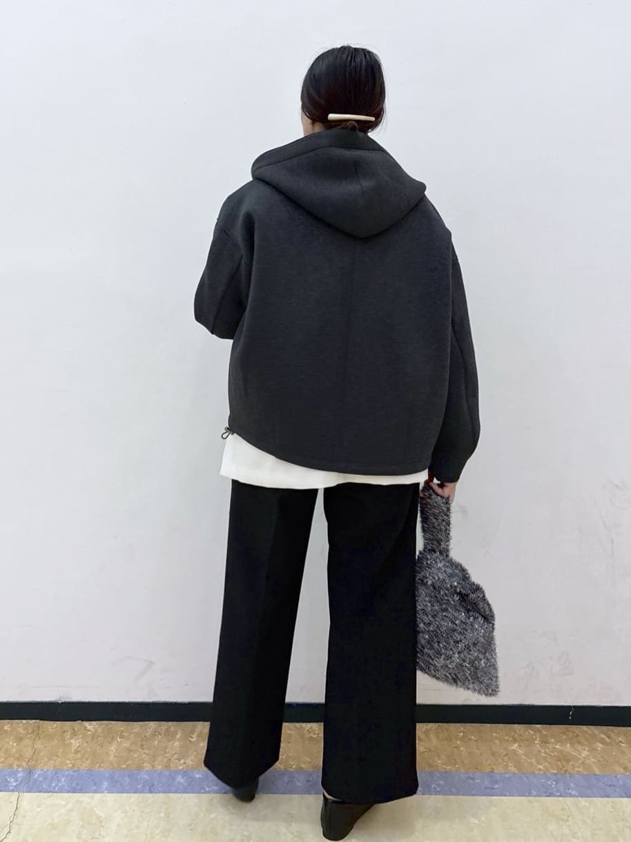 akariさんの「OPAQUE.CLIP｜メタルチャーム付きラメニットバッグ」を使ったコーディネート