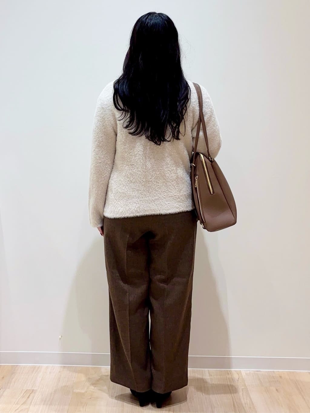 minamiさんの「grove｜軽やかフェザーで魅せる、クラシカルな主役カーディガン」を使ったコーディネート