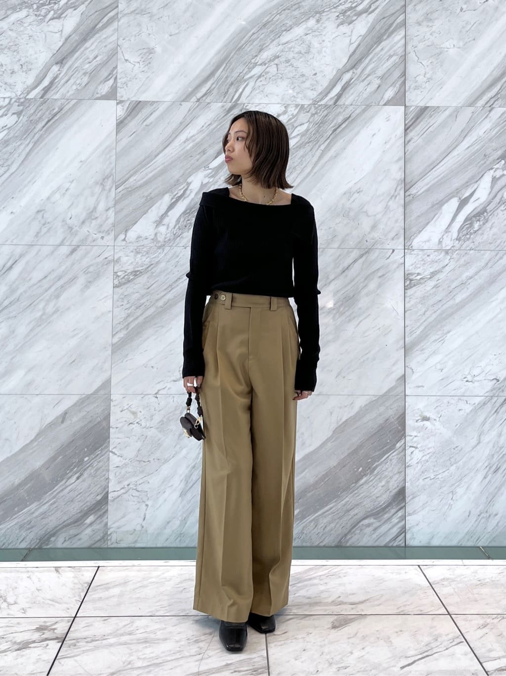Harukaさんの「INDIVI｜【再入荷】アシメオフショルニット」を使ったコーディネート