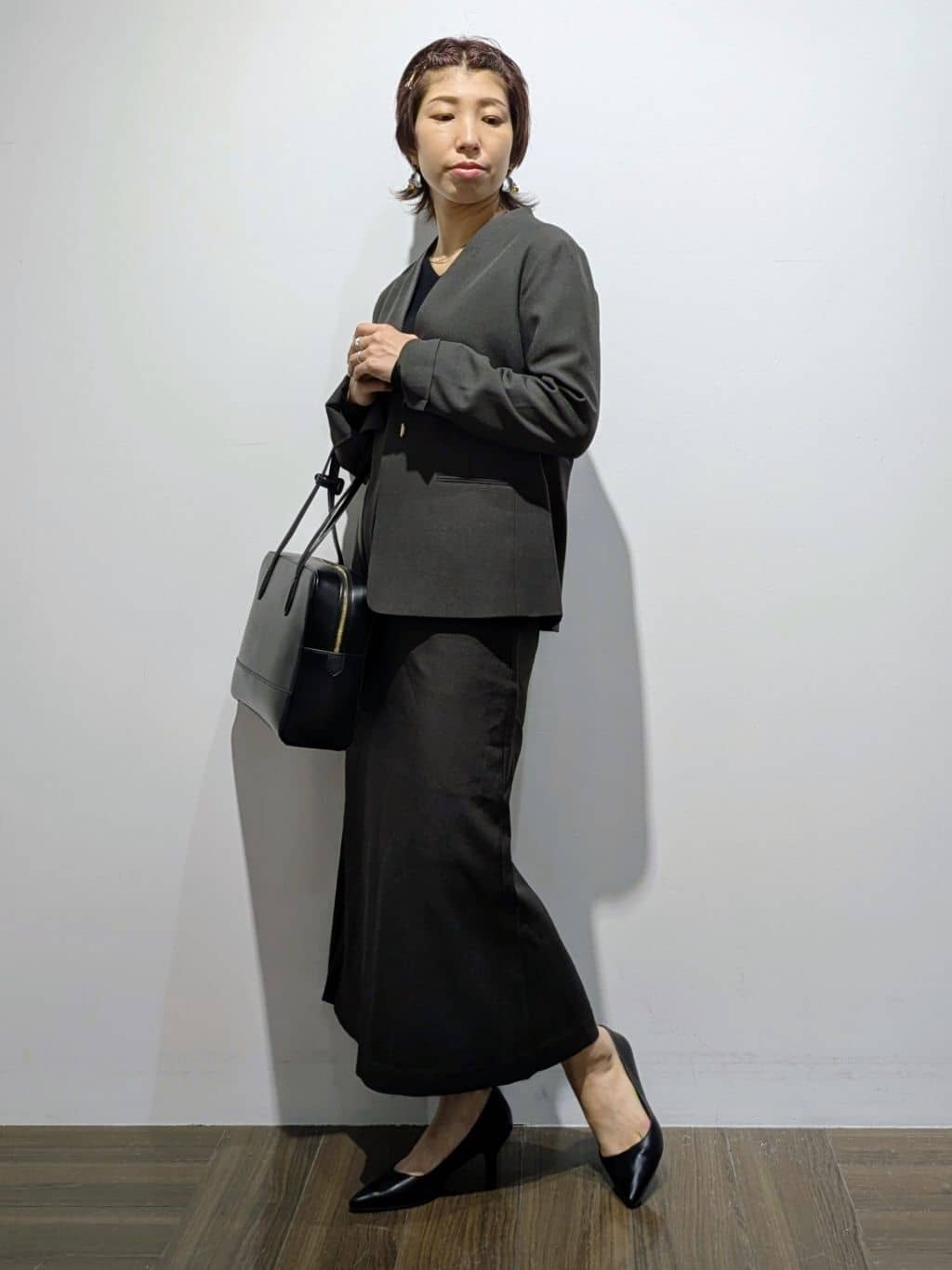 4410さんの「THE SHOP TK｜【すっきりシルエットが叶う】大人のためのVネックニット/毛玉になりにくい/静電気防止/洗濯機OK」を使ったコーディネート