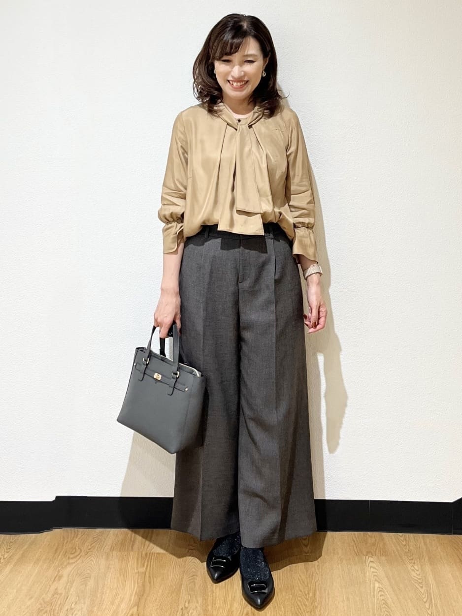 ayaさんの「Reflect｜【キレイめスタイル／通勤におすすめ◎】ボウタイシャンブレーカラーブラウス」を使ったコーディネート