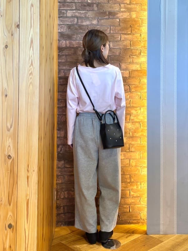 mieさんの「SHOO･LA･RUE｜【S-LL】美しく見せる ボートネックロンT」を使ったコーディネート