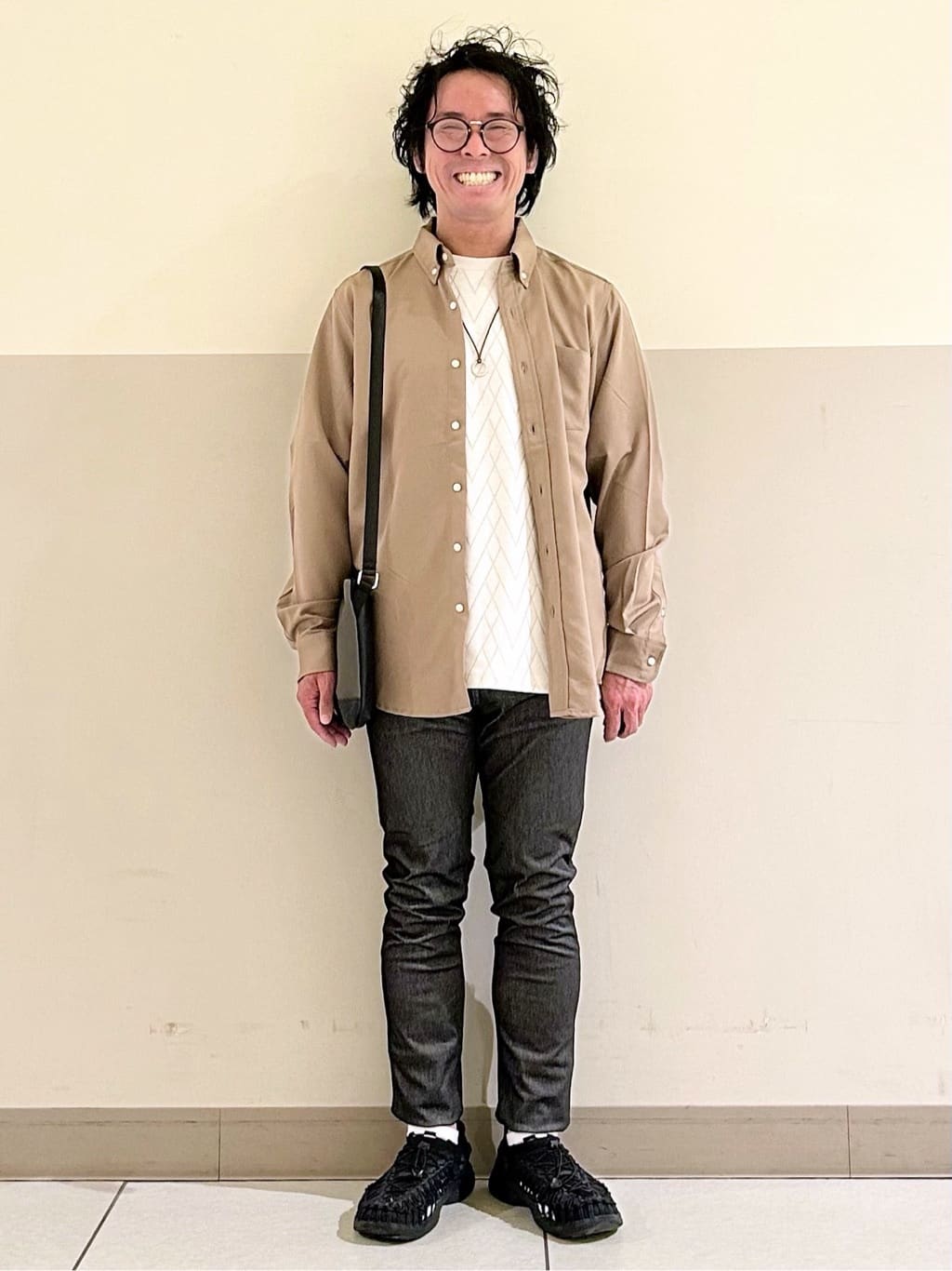 KENJI Iさんの「THE SHOP TK｜スムースファイバー長袖シャツ 【吸水速乾/UVカット/軽量/イージーケア】」を使ったコーディネート