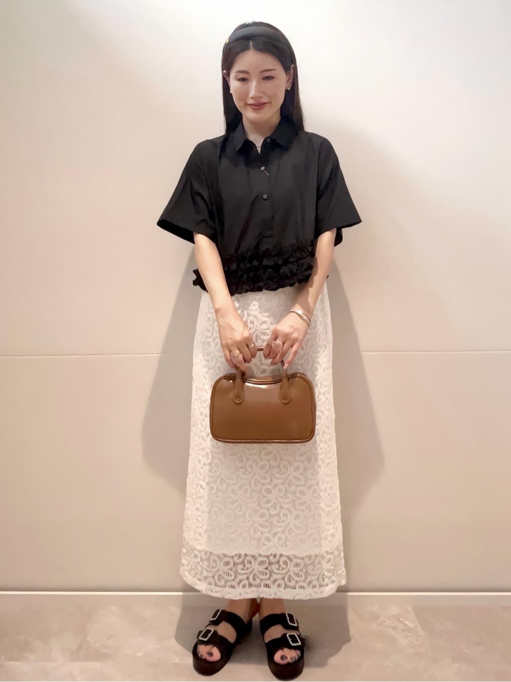 maiさんの「OPAQUE.CLIP｜裾フリルシャツ【洗濯機洗い可】」を使ったコーディネート