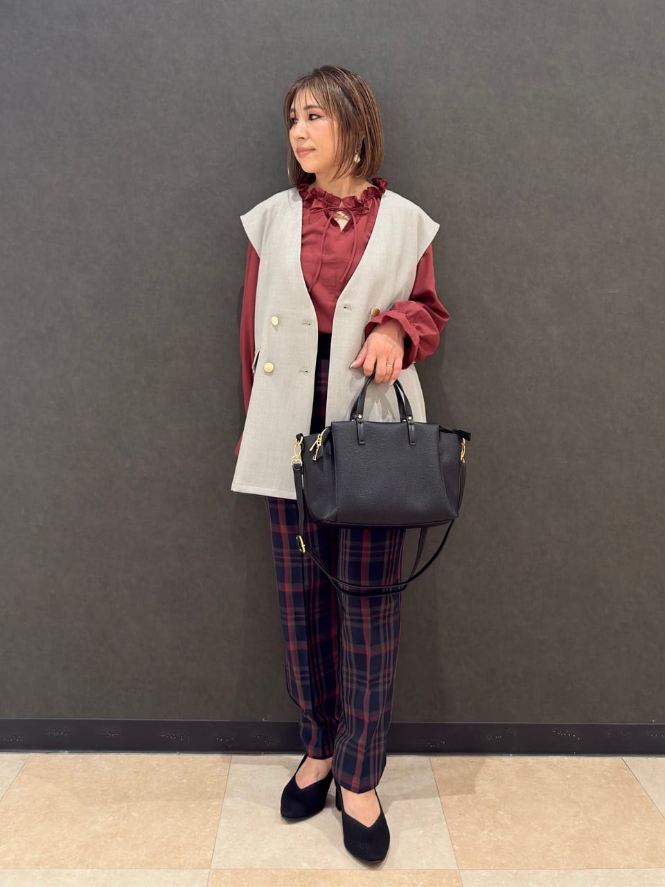 Megさんの「SHOO･LA･RUE｜【S-LL/セットアップ可/洗濯後しわになりにくい】ダブルベスト」を使ったコーディネート