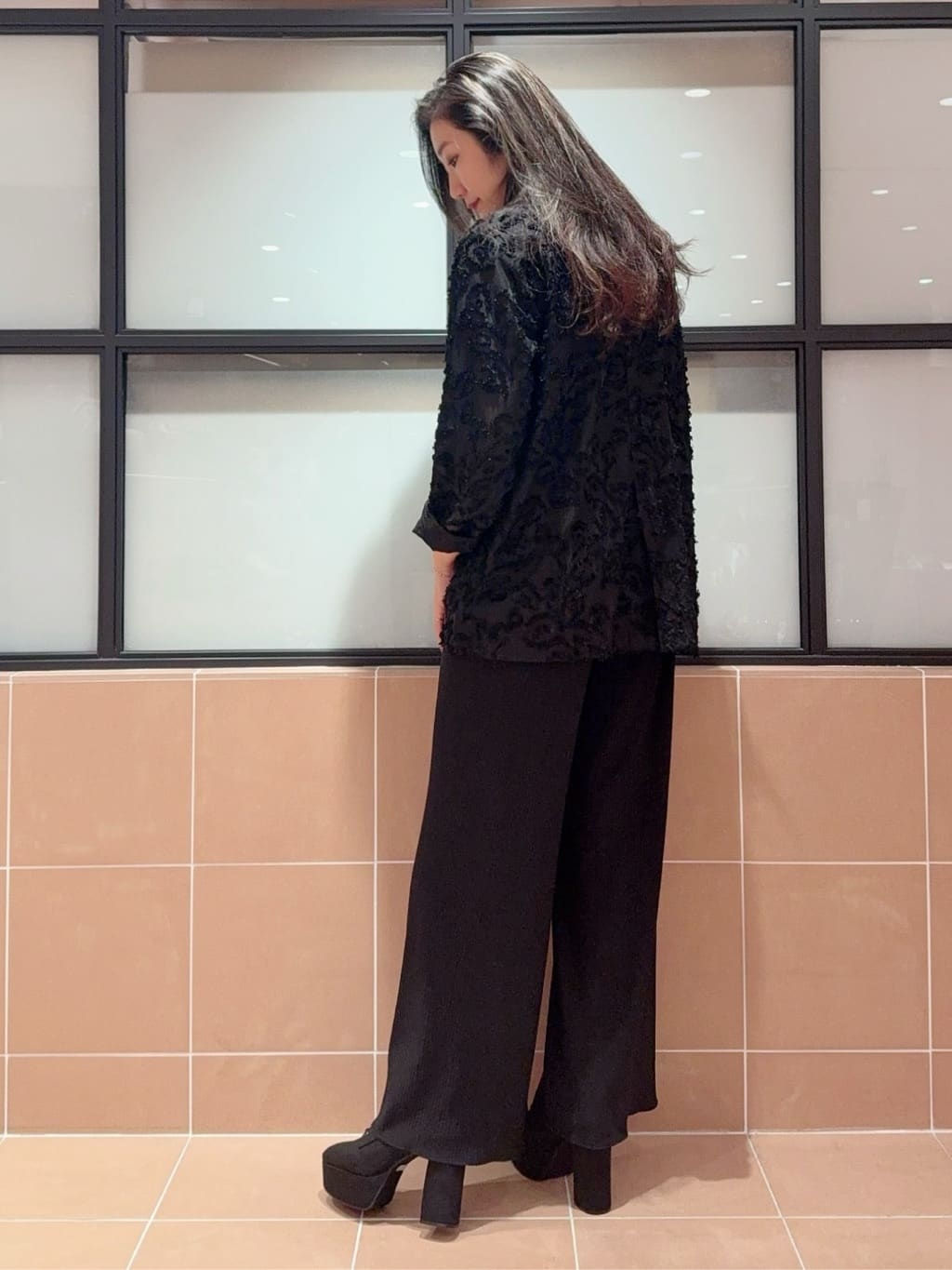kaoriさんの「ESPERANZA｜【ラク盛り／ショートブーツ】リピーター続出／脚長美脚　厚底レースアップブーツ」を使ったコーディネート