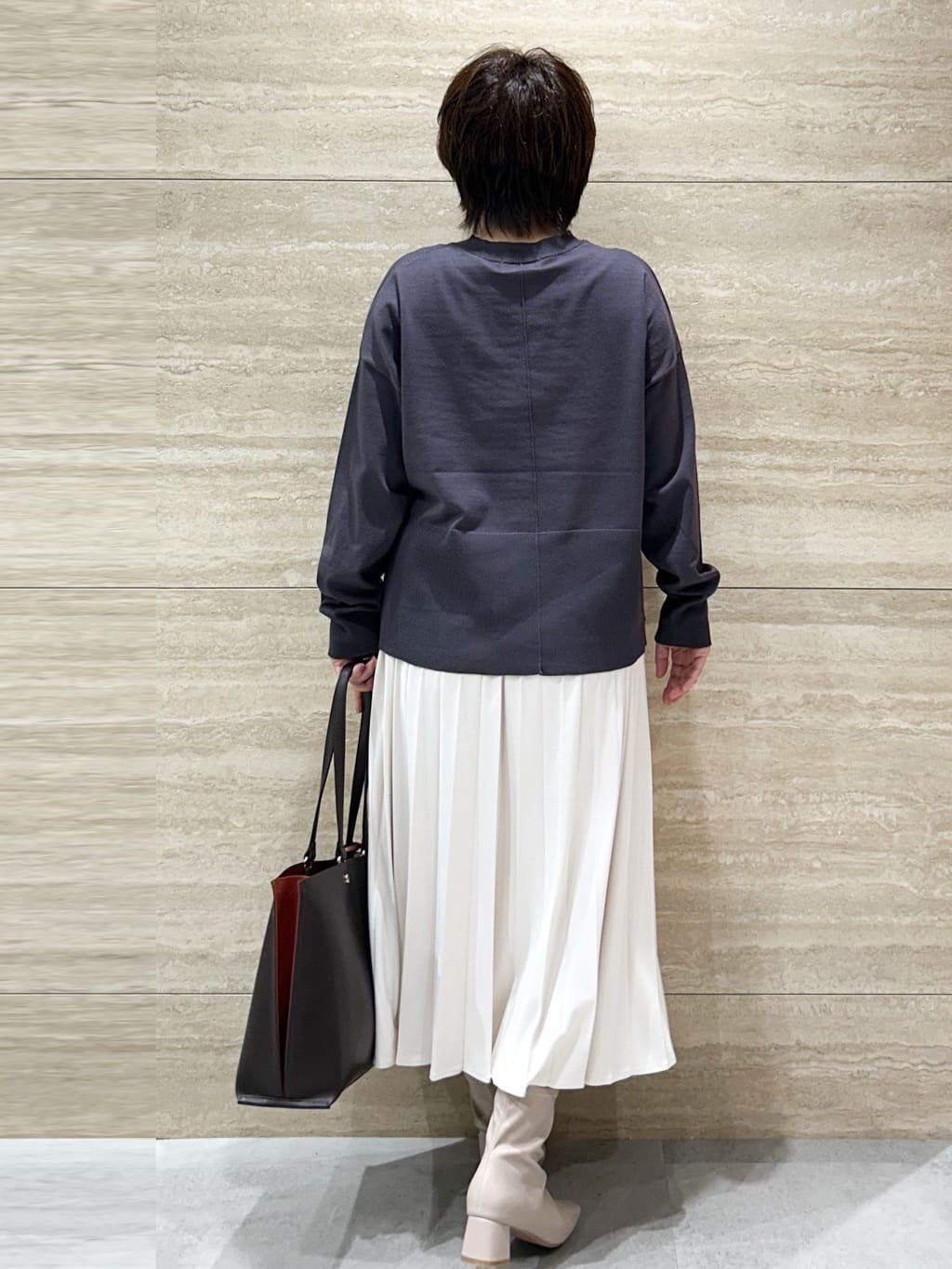 NAMIさんの「OPAQUE.CLIP｜《ツインセット》リラクシーサイドスリットニット&times;ドッキングタンク【洗濯機洗い可】」を使ったコーディネート