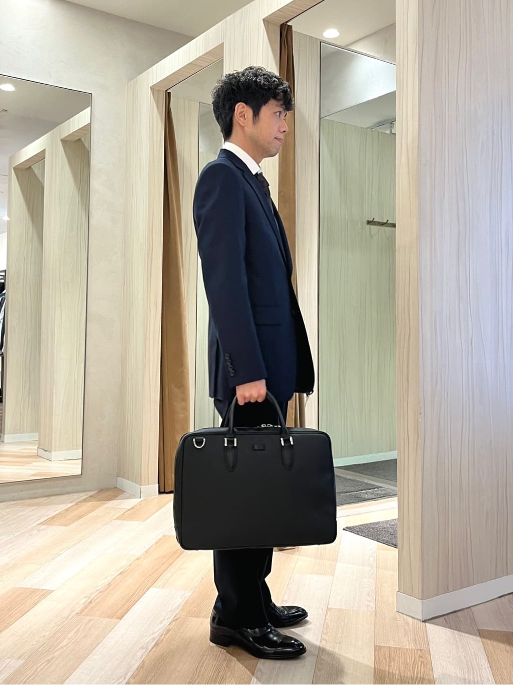 URAさんの「TAKEO KIKUCHI｜シャドーオルタネートストライプ スーツ」を使ったコーディネート