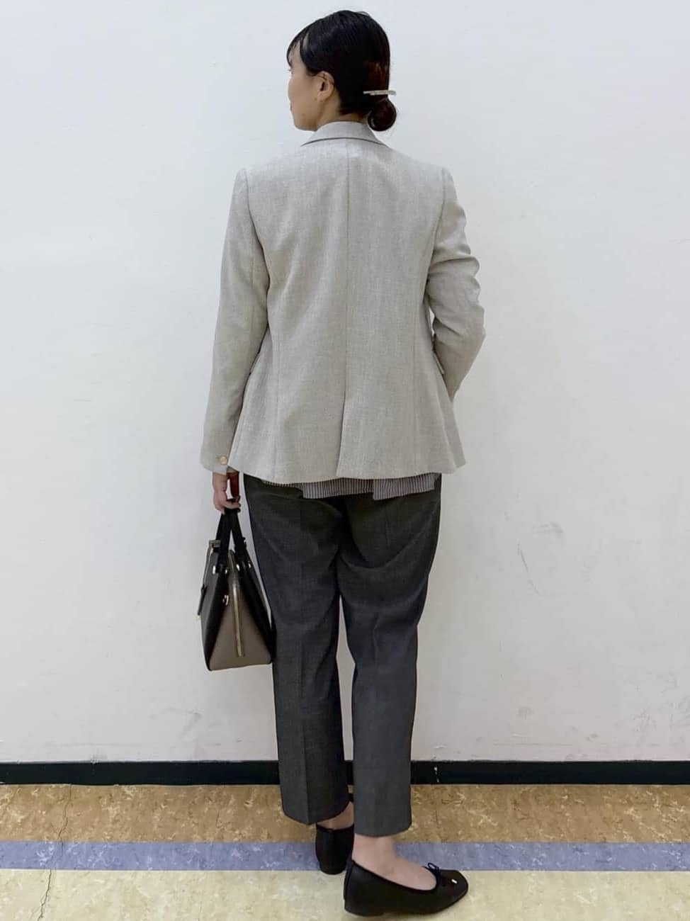 akariさんの「index｜ウールライクストレッチテーパードパンツ／セットアップ対応【洗濯機OK】」を使ったコーディネート