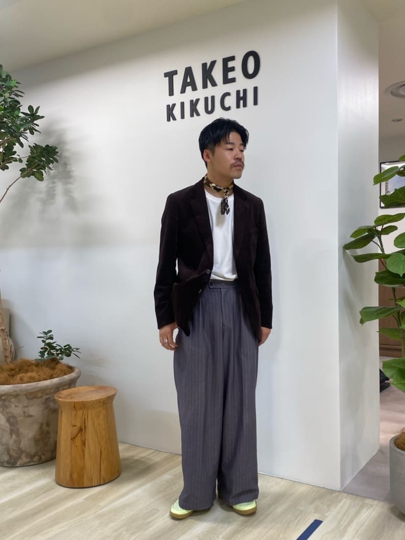 石井友也さんの「TAKEO KIKUCHI｜【Sサイズ～】ストレッチコーデュロイ ジャケット」を使ったコーディネート