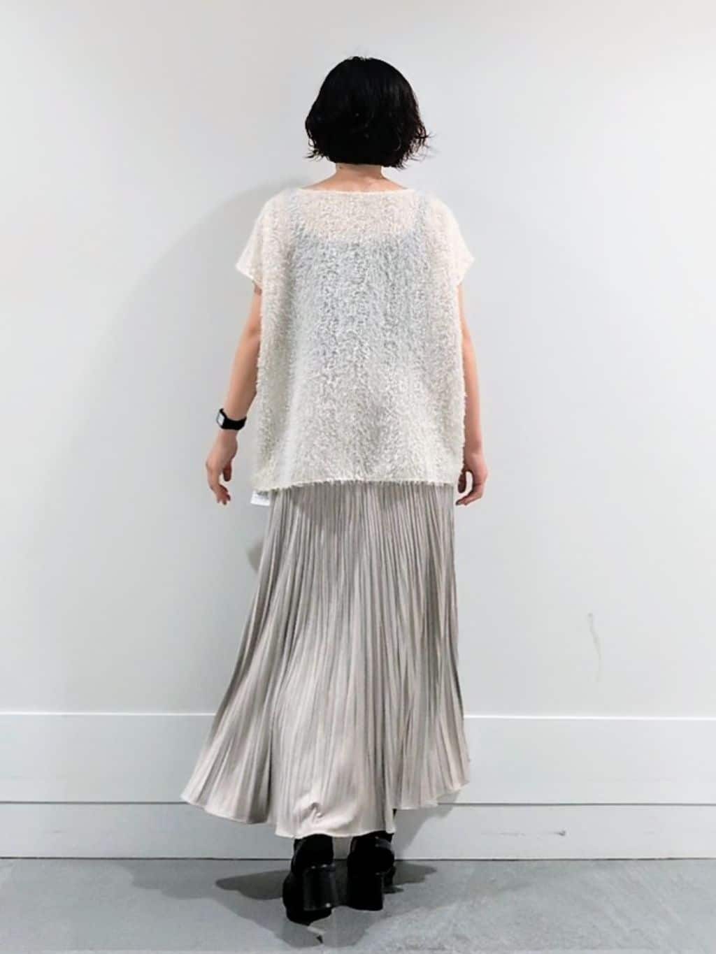 ミズタさんの「UNTITLED｜【セットアップ可/洗える】フェザーフレンチスリーブブラウス」を使ったコーディネート