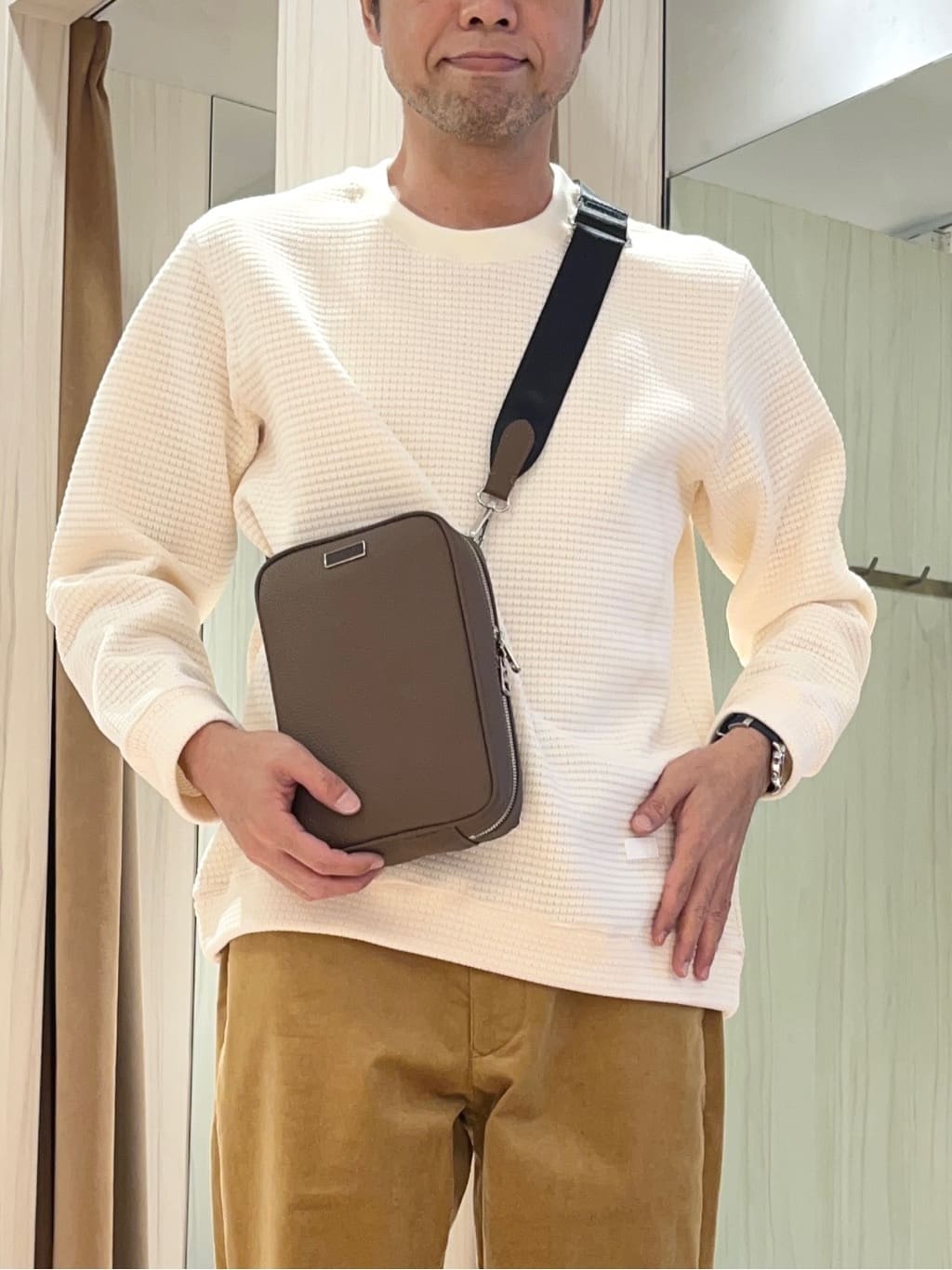 URAさんの「TAKEO KIKUCHI｜サイドゴアストレッチコーデュロイパンツ」を使ったコーディネート