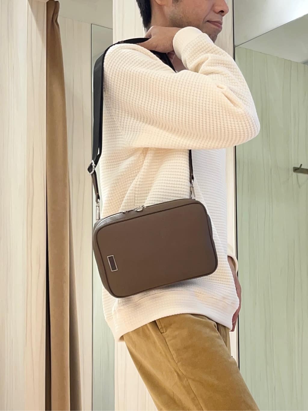 URAさんの「TAKEO KIKUCHI｜サイドゴアストレッチコーデュロイパンツ」を使ったコーディネート