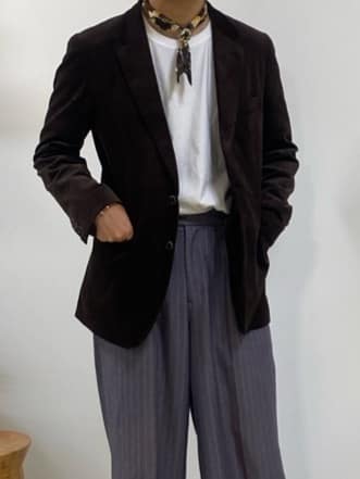 石井友也さんの「TAKEO KIKUCHI｜【Sサイズ～】ストレッチコーデュロイ ジャケット」を使ったコーディネート