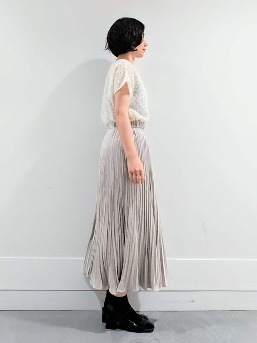 ミズタさんの「UNTITLED｜【セットアップ可/洗える】フェザーフレンチスリーブブラウス」を使ったコーディネート