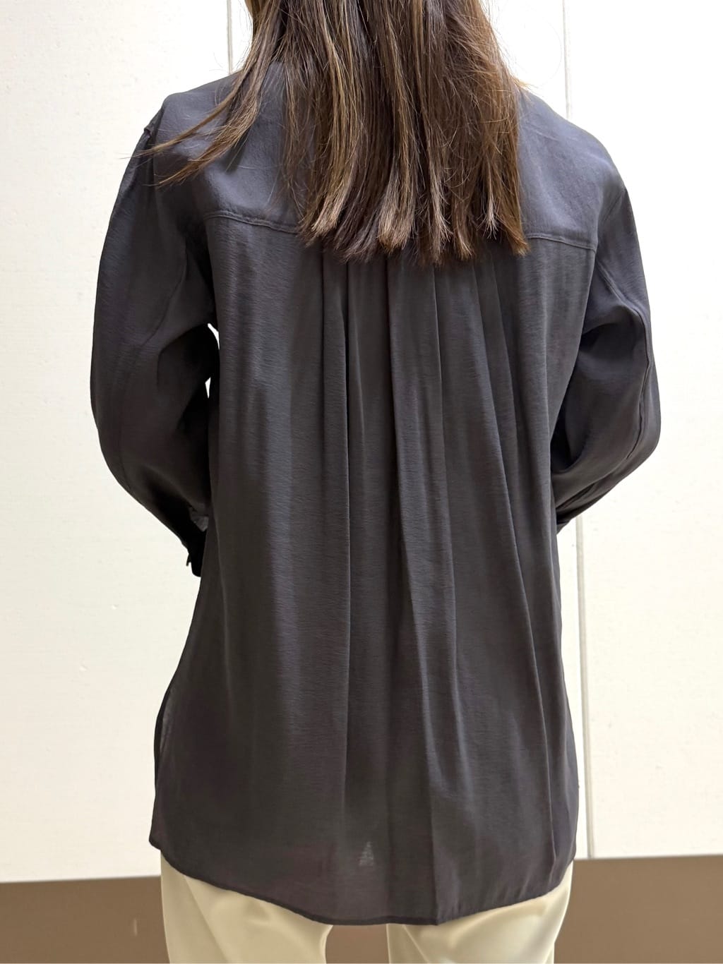 mamiさんの「INDIVI｜【体型カバー／清涼感】シアーオーバーシャツ」を使ったコーディネート