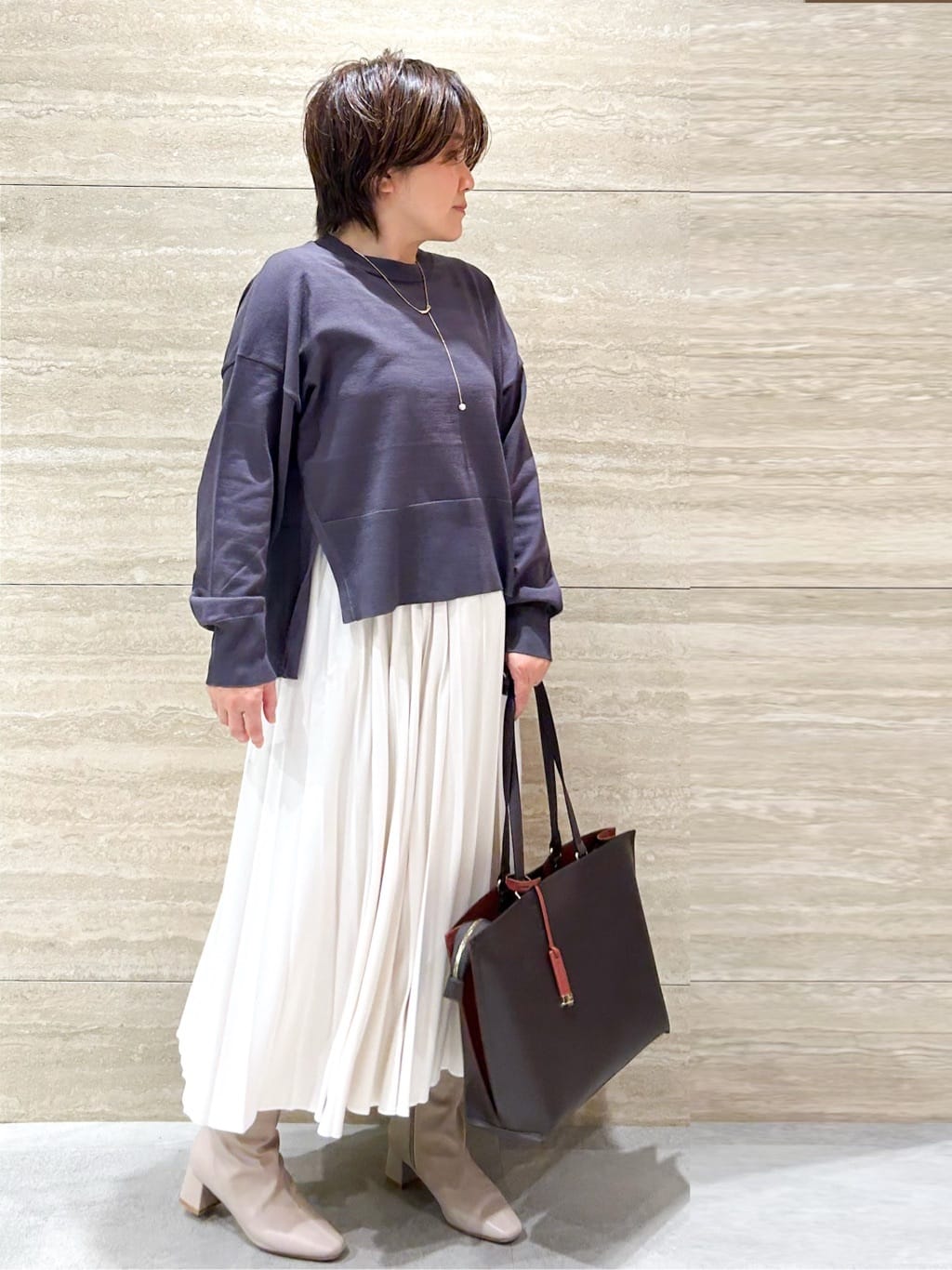 NAMIさんの「OPAQUE.CLIP｜《ツインセット》リラクシーサイドスリットニット&times;ドッキングタンク【洗濯機洗い可】」を使ったコーディネート
