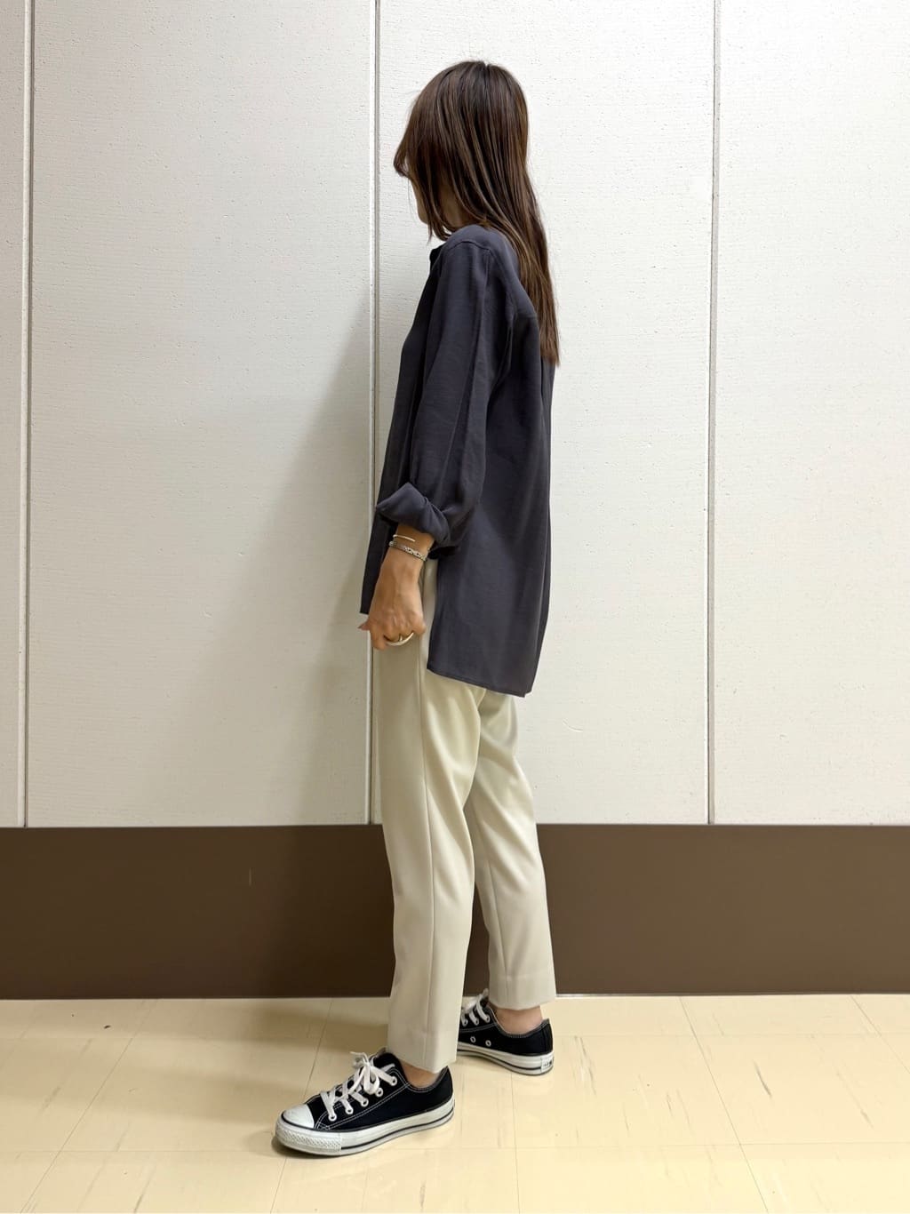 mamiさんの「INDIVI｜【体型カバー／清涼感】シアーオーバーシャツ」を使ったコーディネート