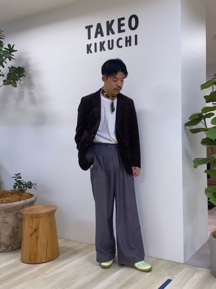 石井友也さんの「TAKEO KIKUCHI｜【Sサイズ～】ストレッチコーデュロイ ジャケット」を使ったコーディネート