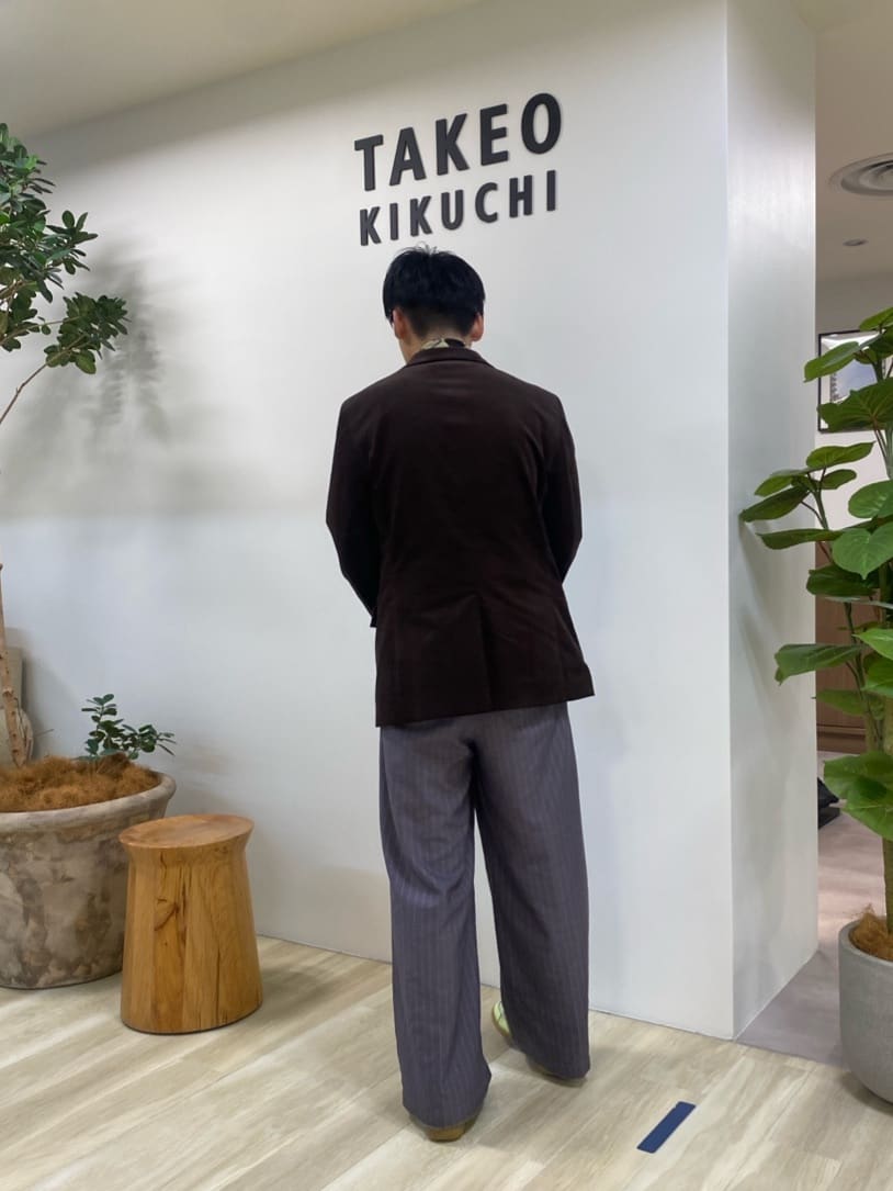 石井友也さんの「TAKEO KIKUCHI｜【Sサイズ～】ストレッチコーデュロイ ジャケット」を使ったコーディネート