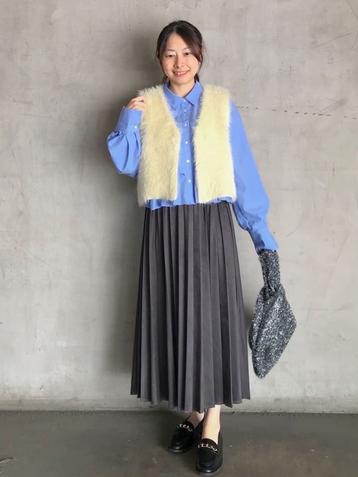 まふさんの「OPAQUE.CLIP｜フェイクスウェードプリーツスカート【静電気防止加工／洗濯機OK】」を使ったコーディネート