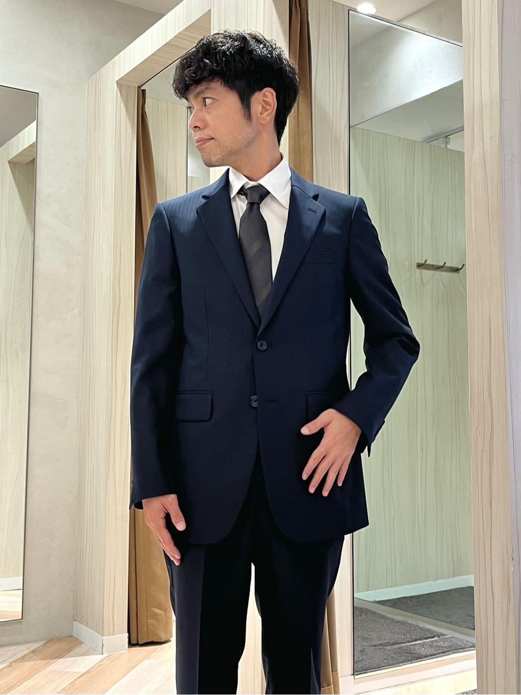 URAさんの「TAKEO KIKUCHI｜シャドーオルタネートストライプ スーツ」を使ったコーディネート