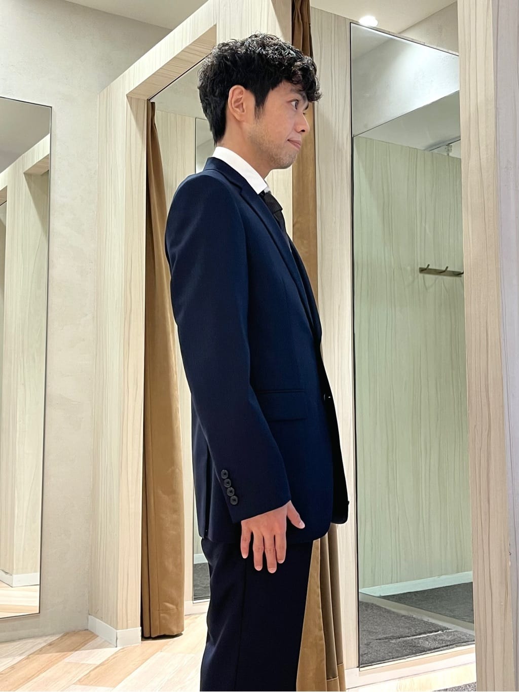URAさんの「TAKEO KIKUCHI｜シャドーオルタネートストライプ スーツ」を使ったコーディネート