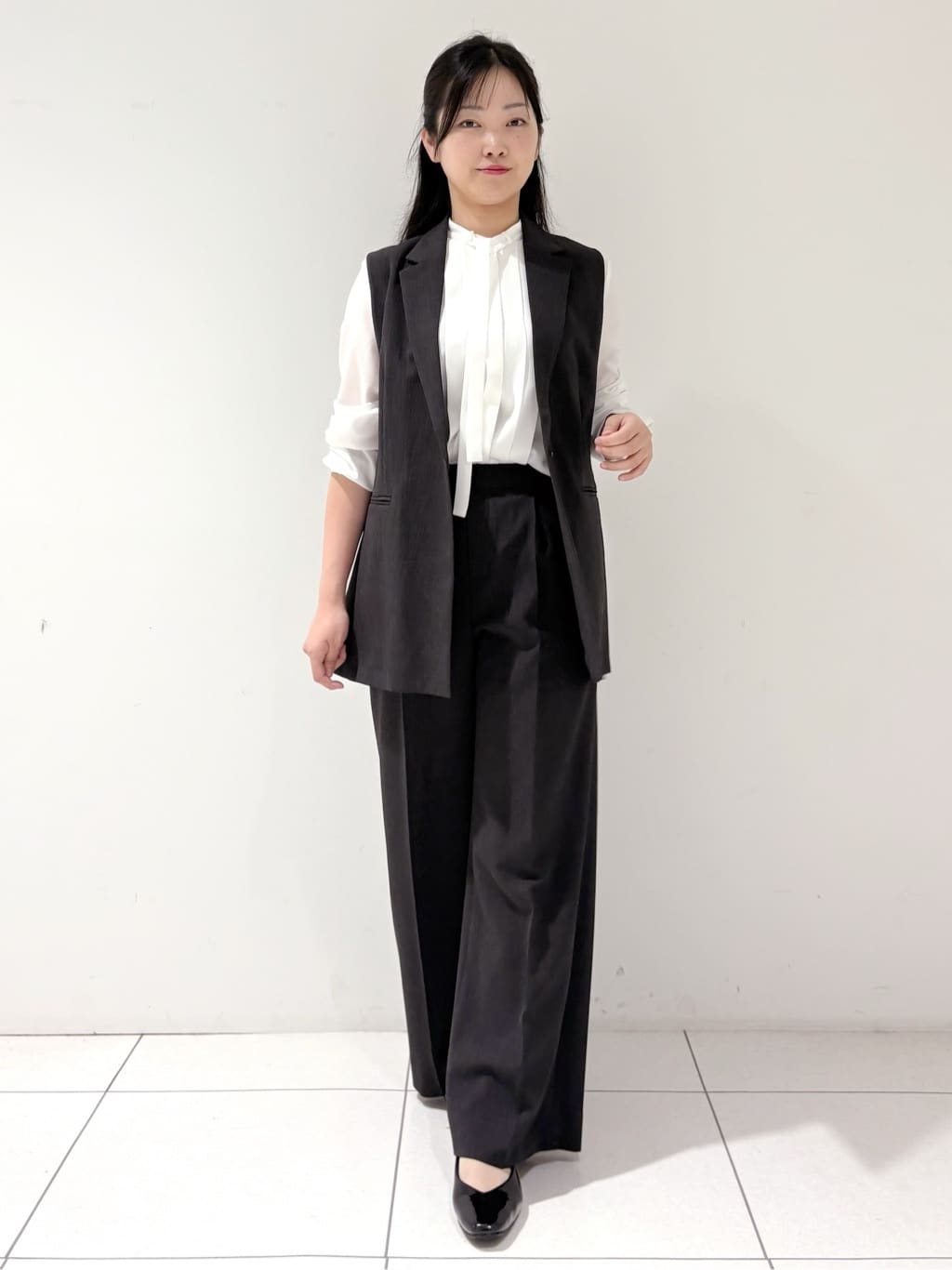 momokoさんの「INDIVI｜【セットアップ可能】凹凸ストレッチ素材テーラードカラージレジャケット」を使ったコーディネート