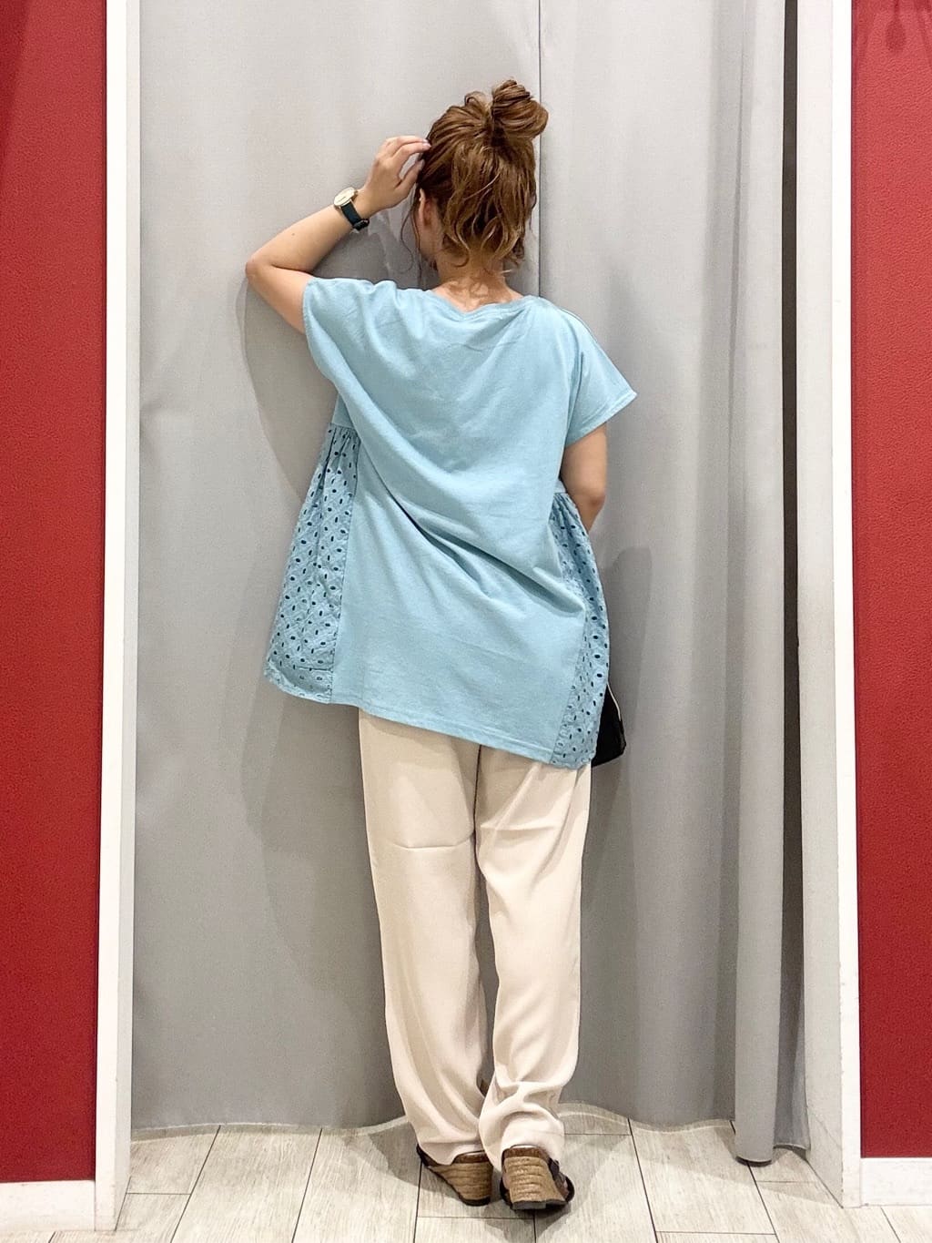 shioさんの「SHOO･LA･RUE｜【S-LL/体型カバー】インせずサマ見え レースドッキングトップス」を使ったコーディネート