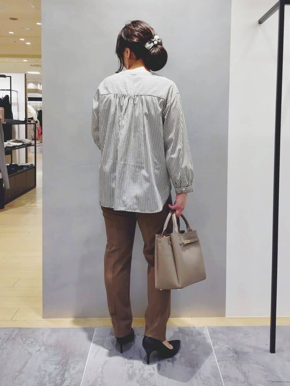TOMOMIさんの「INDIVI｜【褒められパンツ/ウール混】スティックパンツ」を使ったコーディネート