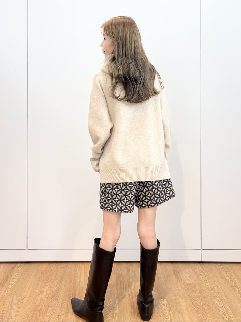 清水夏姫さんの「DRESSTERIOR｜オーバーラップサークルショートパンツ」を使ったコーディネート