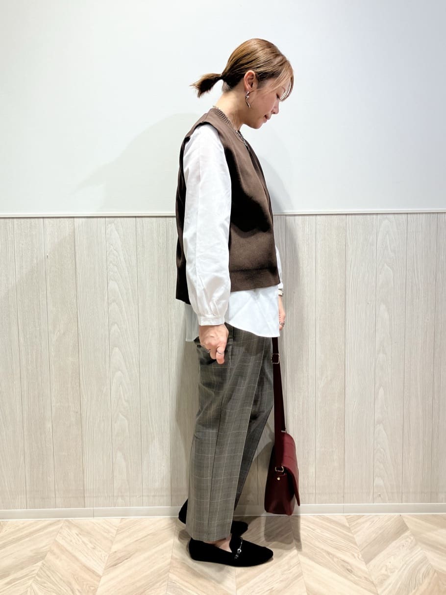 shokoさんの「SHOO･LA･RUE｜【S-LL/2点セット】着回し自在 ニットベスト＋フレアブラウス」を使ったコーディネート