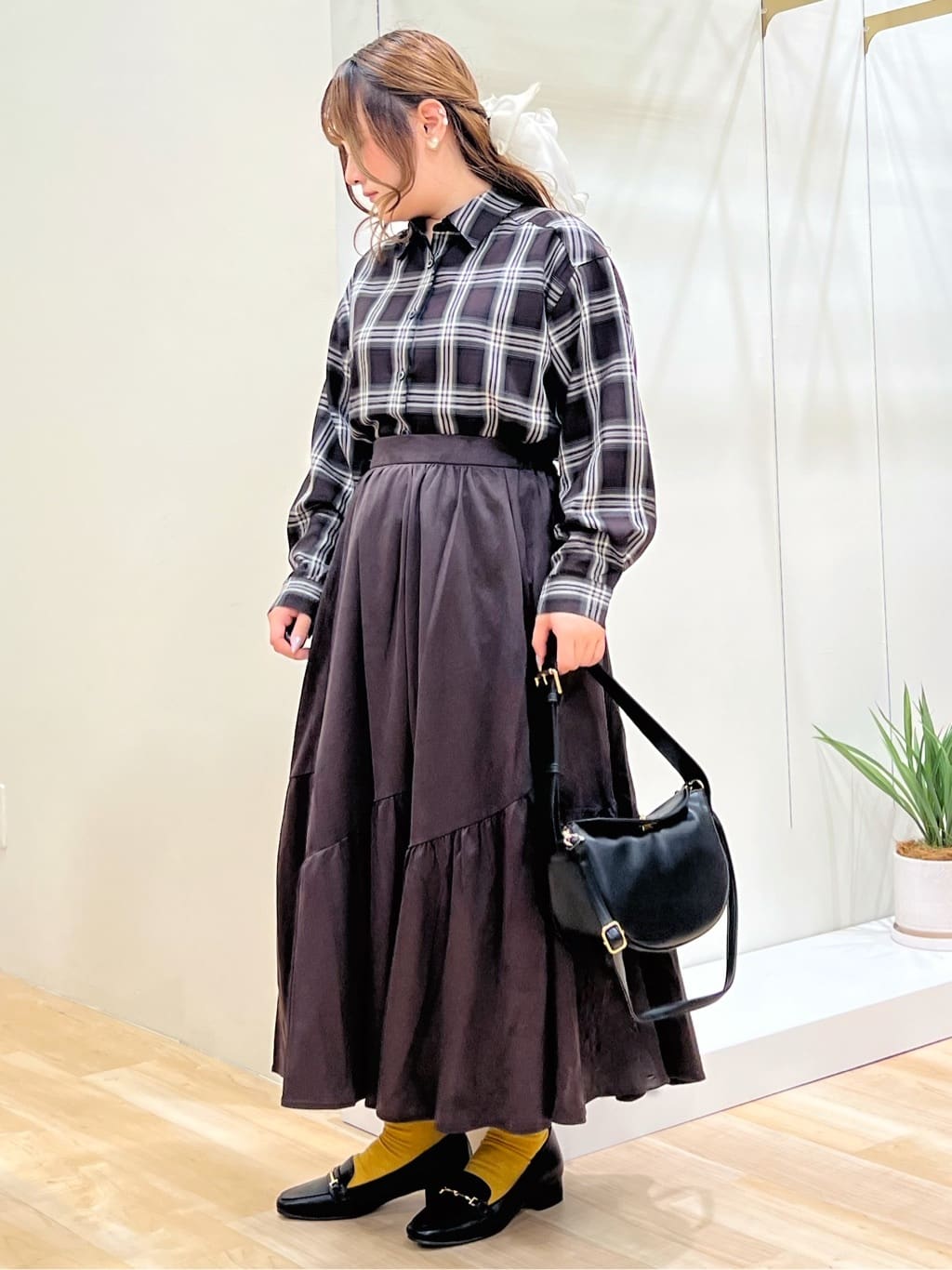 みことさんの「grove｜今の季節にちょうどいい　オンブレーチェックシャツ」を使ったコーディネート