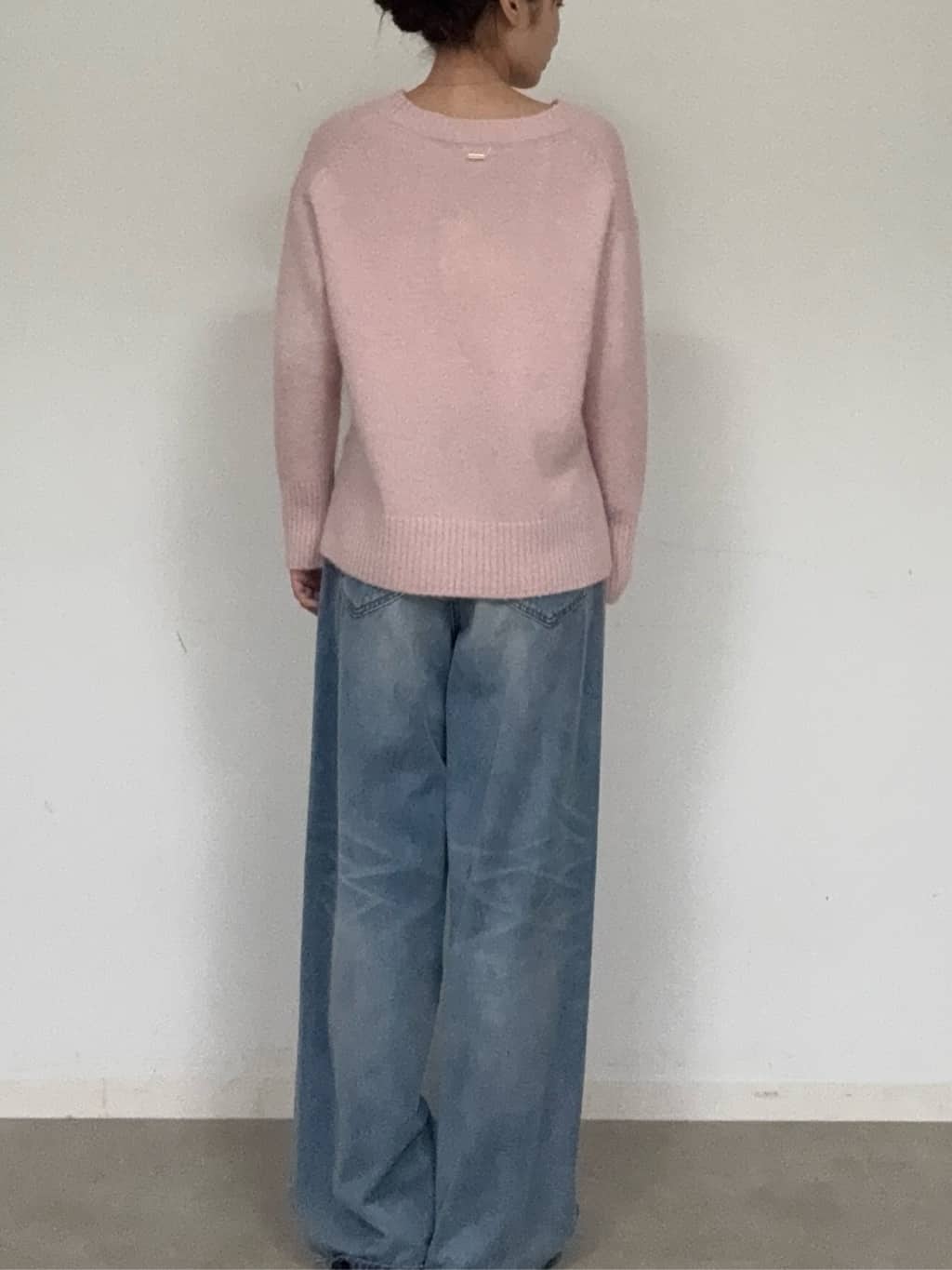 BUNさんの「DRESSTERIOR｜アルパカブレンドVネックニット」を使ったコーディネート