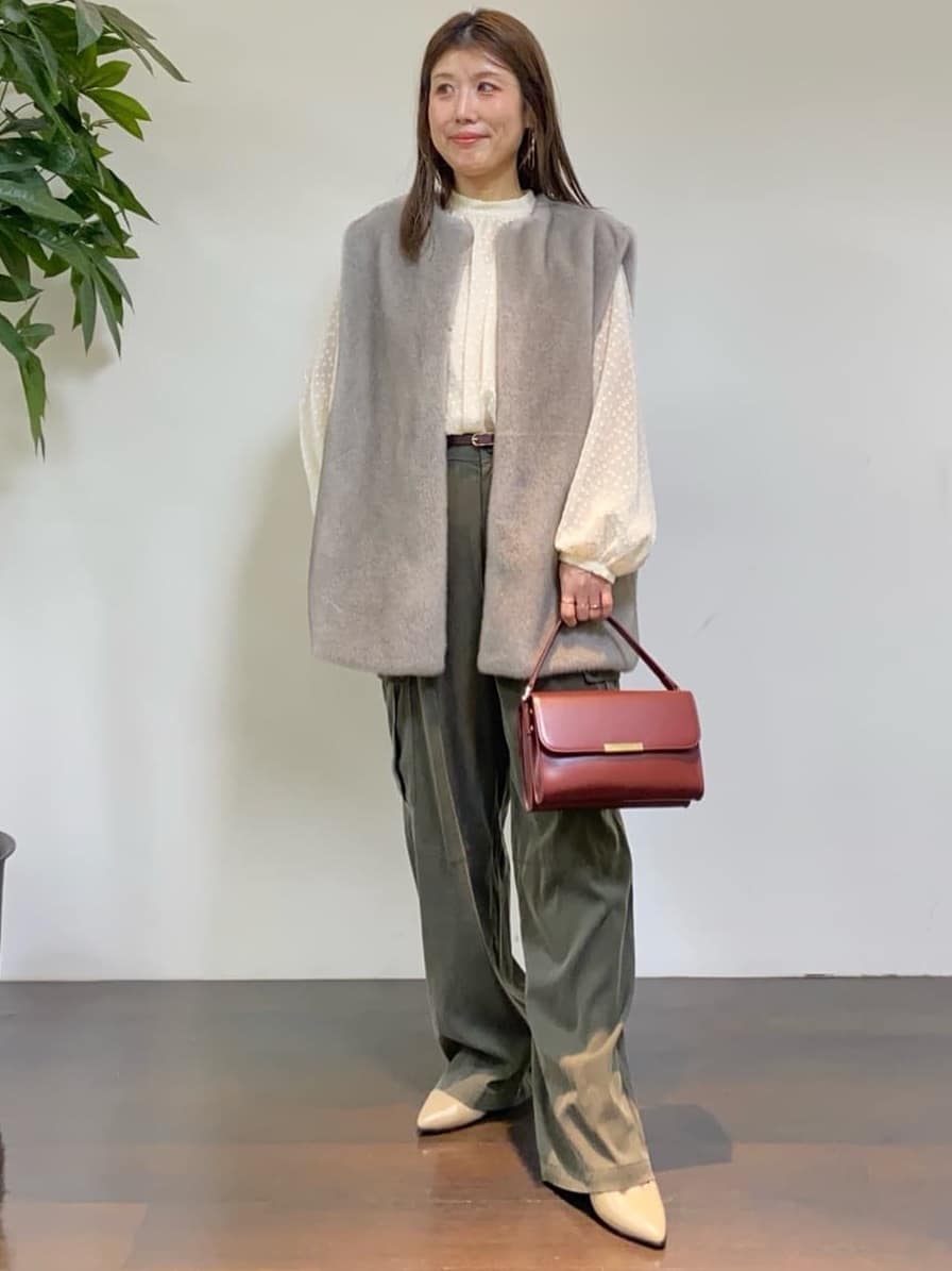 tomoさんの「UNTITLED｜【トレンド/ジレ】フェイクファーベスト」を使ったコーディネート