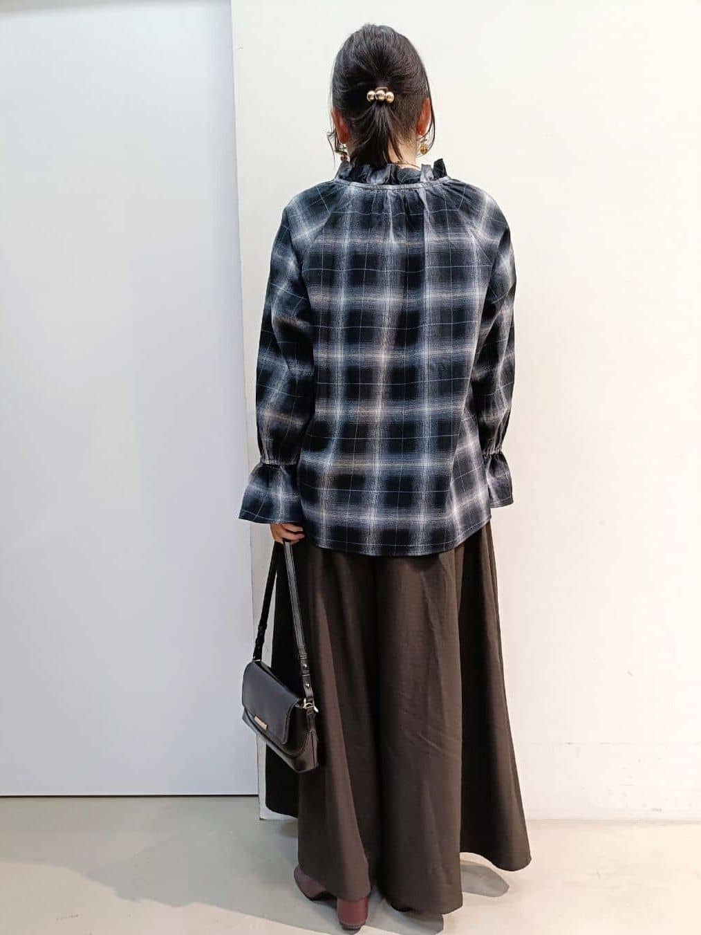 あんさんの「THE SHOP TK｜起毛オンブレフリルブラウス」を使ったコーディネート