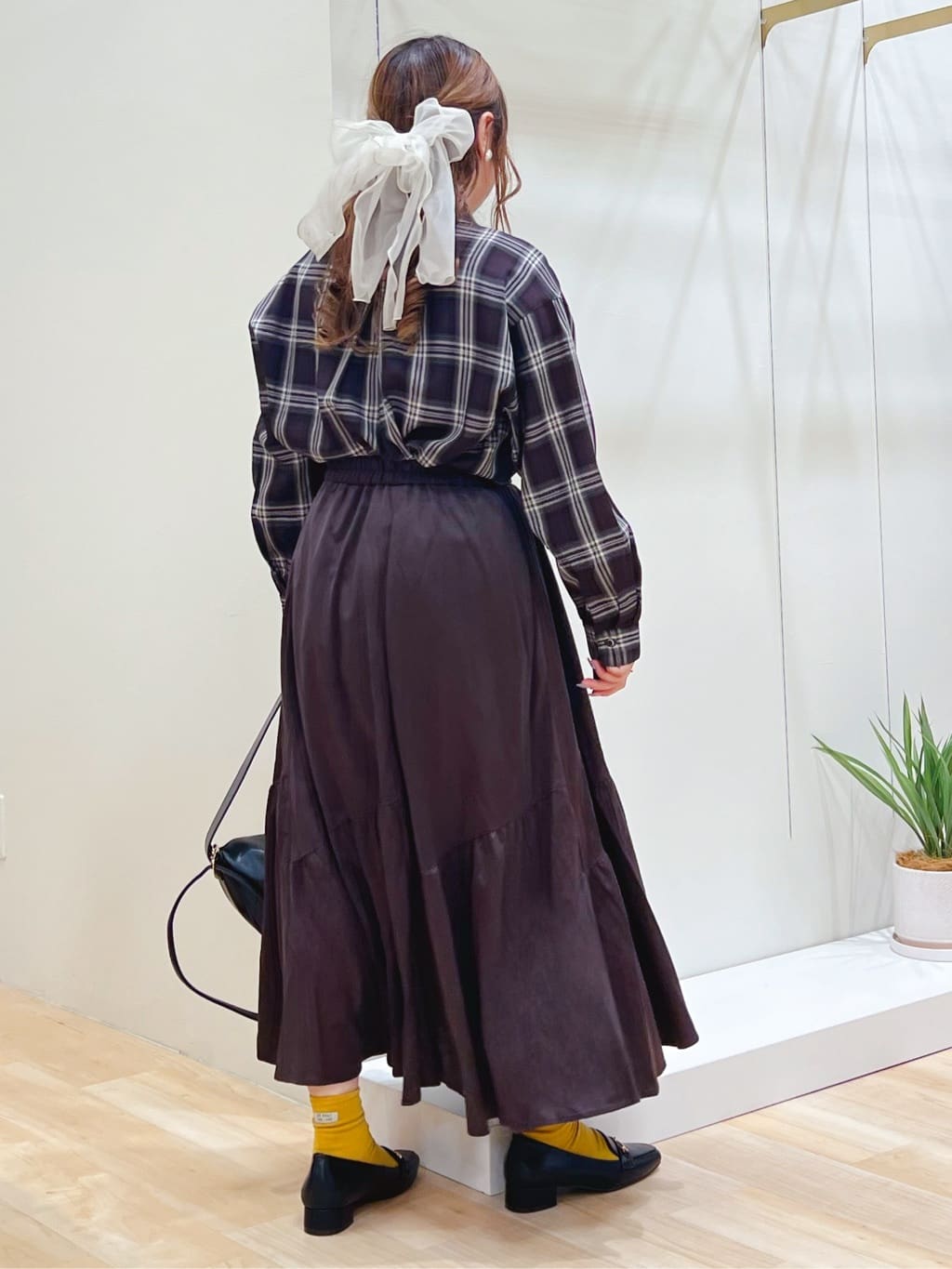 みことさんの「grove｜今の季節にちょうどいい　オンブレーチェックシャツ」を使ったコーディネート