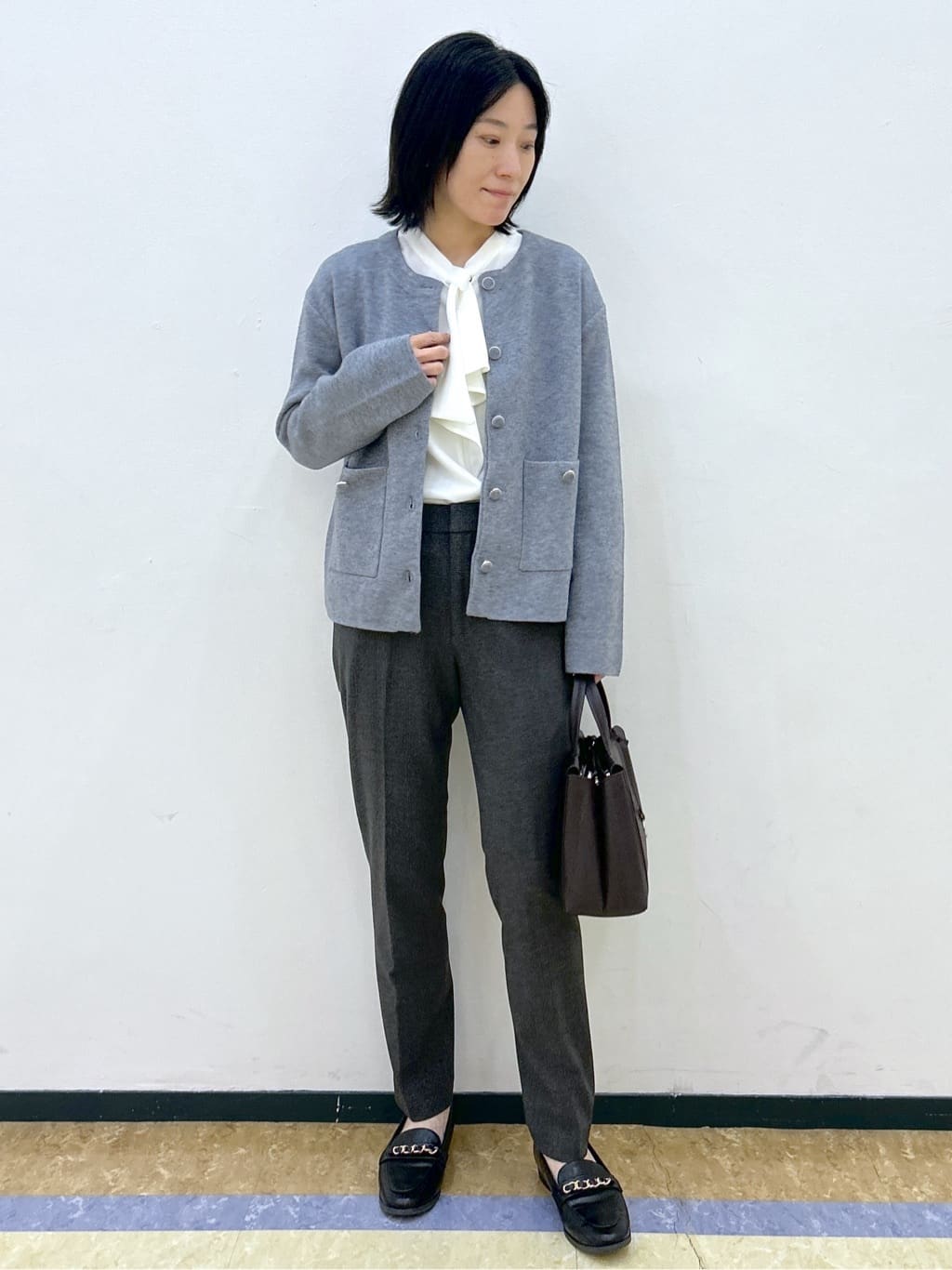 su.さんの「index｜ボウタイフリルトップス【洗濯機OK／ストレッチ／イージーアイロン／防シワ】《S～3L》」を使ったコーディネート