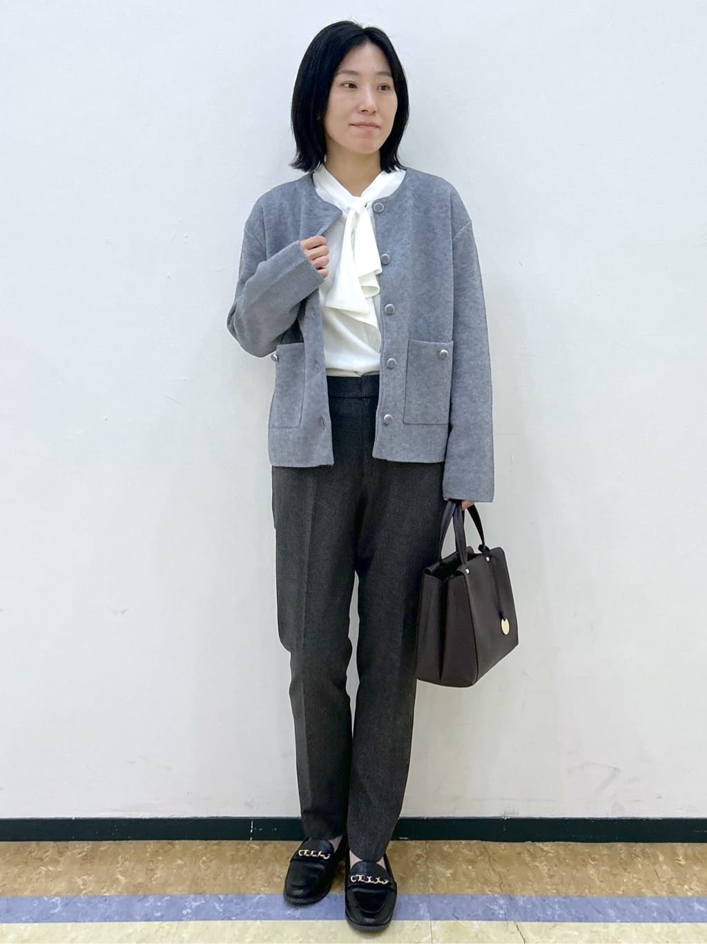 su.さんの「index｜ボウタイフリルトップス【洗濯機OK／ストレッチ／イージーアイロン／防シワ】《S～3L》」を使ったコーディネート
