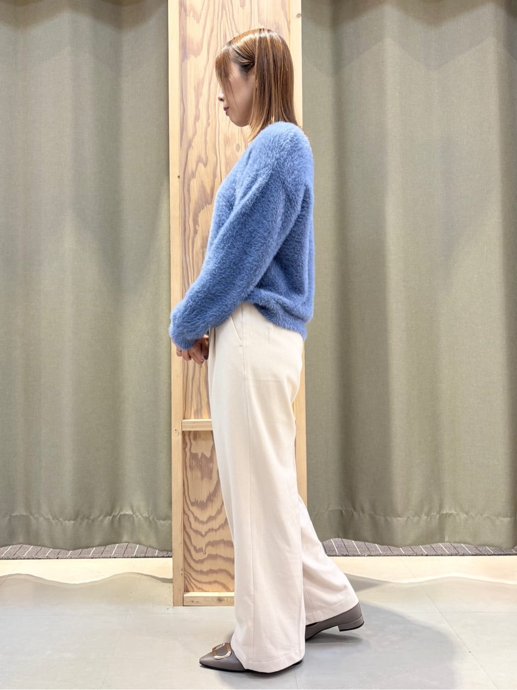 HaNeさんの「THE SHOP TK｜【華やかで柔らか】ふわふわフェザーニット/洗える・前後2WAY」を使ったコーディネート