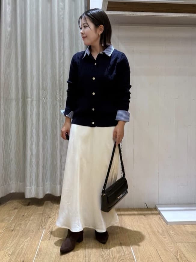 chさんの「THE SHOP TK｜【着るだけでコーデ完成】シャツレイヤード風 ケーブルニット」を使ったコーディネート