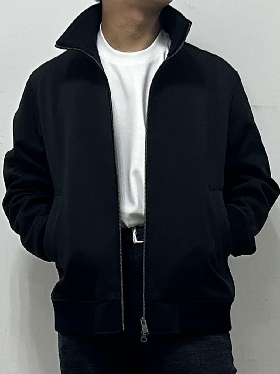 Hiroさんの「TAKEO KIKUCHI｜【JUST ONE LAYER】ダウンファブリック ジップアップ リブ ブルゾン」を使ったコーディネート