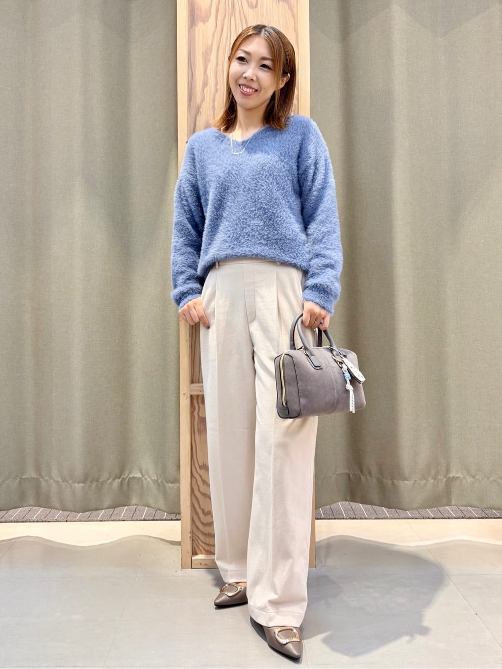 HaNeさんの「THE SHOP TK｜【華やかで柔らか】ふわふわフェザーニット/洗える・前後2WAY」を使ったコーディネート
