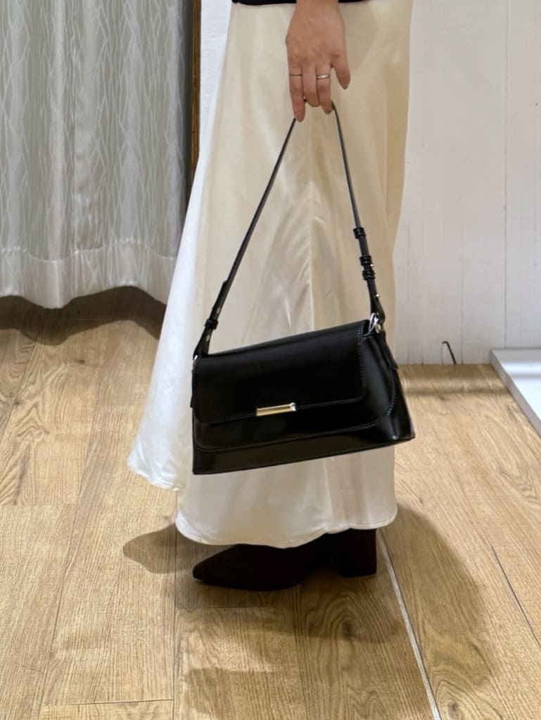 chさんの「THE SHOP TK｜【着るだけでコーデ完成】シャツレイヤード風 ケーブルニット」を使ったコーディネート