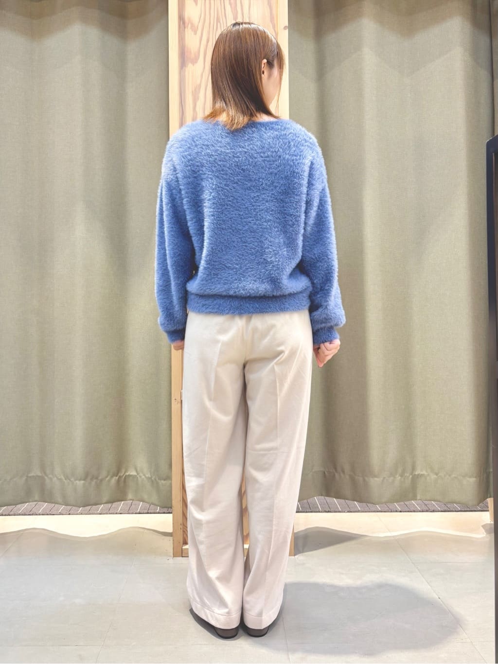 HaNeさんの「THE SHOP TK｜【華やかで柔らか】ふわふわフェザーニット/洗える・前後2WAY」を使ったコーディネート
