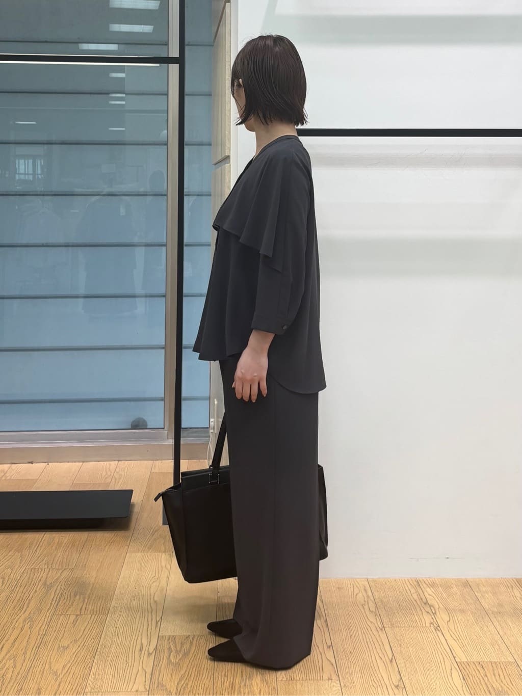 asamiさんの「INDIVI｜【羽織りとしても活躍！】ケープカラーブラウス」を使ったコーディネート