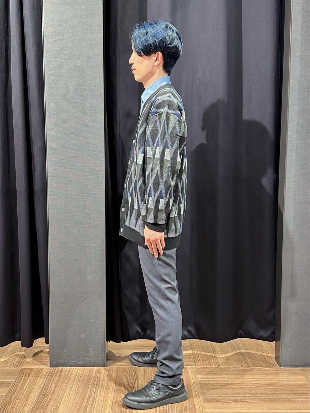 tomoyaさんの「THE SHOP TK｜【季節の変わり目に活躍】ニットカーディガン 選べる2デザイン(柄&無地)/洗濯機OK」を使ったコーディネート